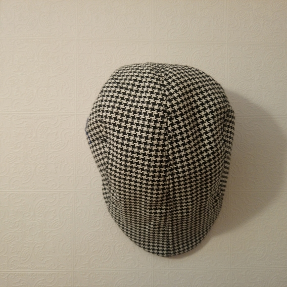 Hat - Picture 1 of 2